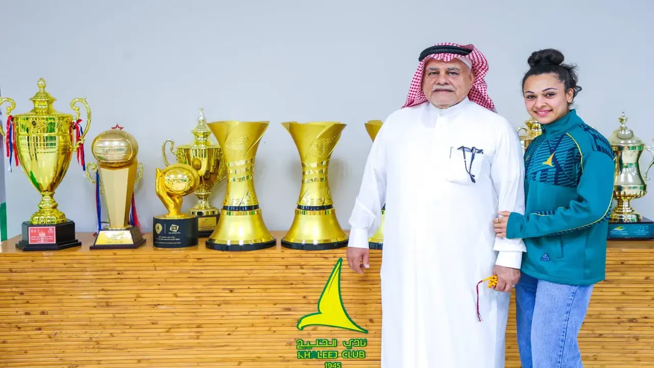 الخليج يحتفي بـ«سارة الهلال» بعد إنجازها الذهبي في «السباعي»